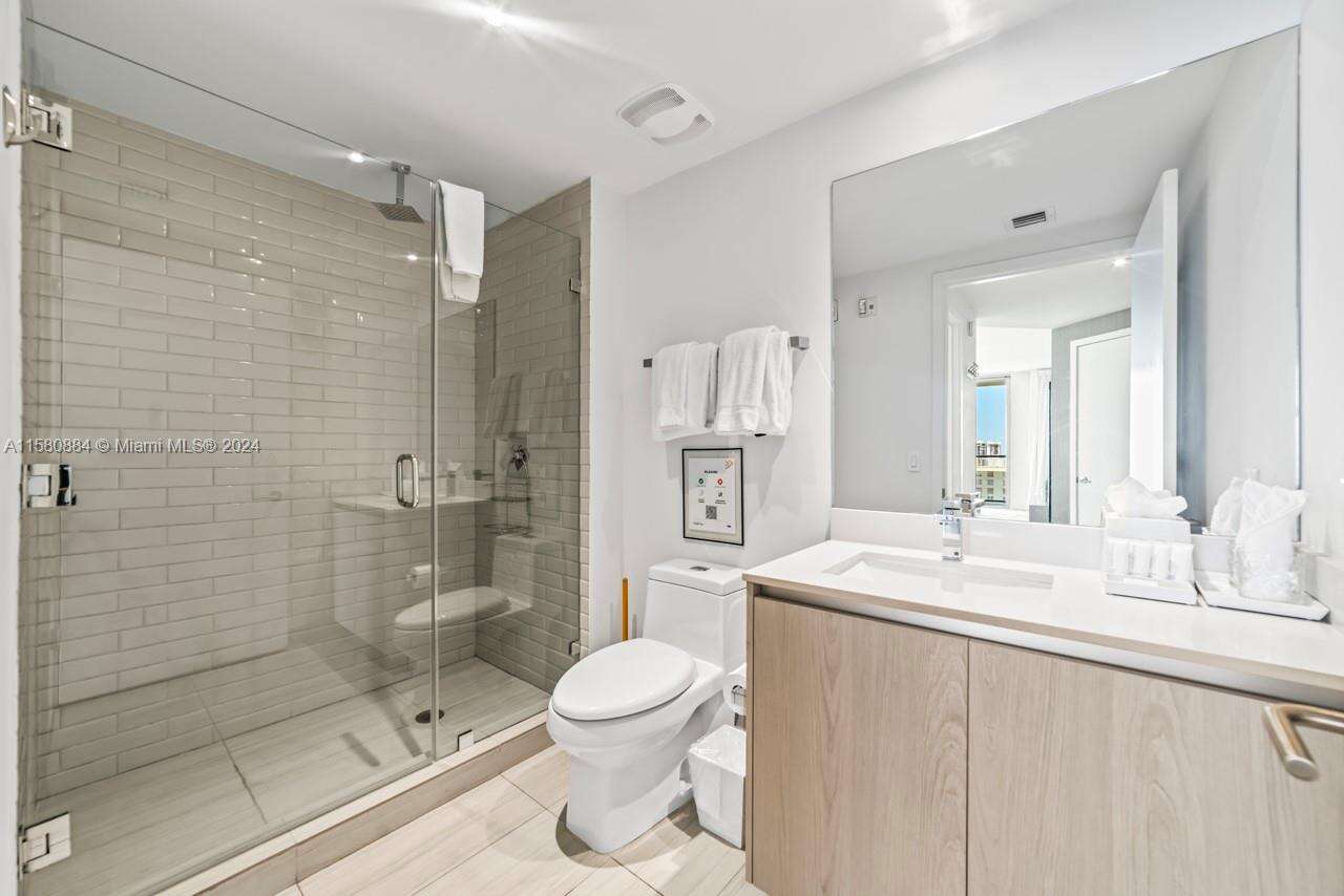 Hyde Beach House at 4010 Ocean Dr, Hollywood, FL 33019 - For Rent photo 2