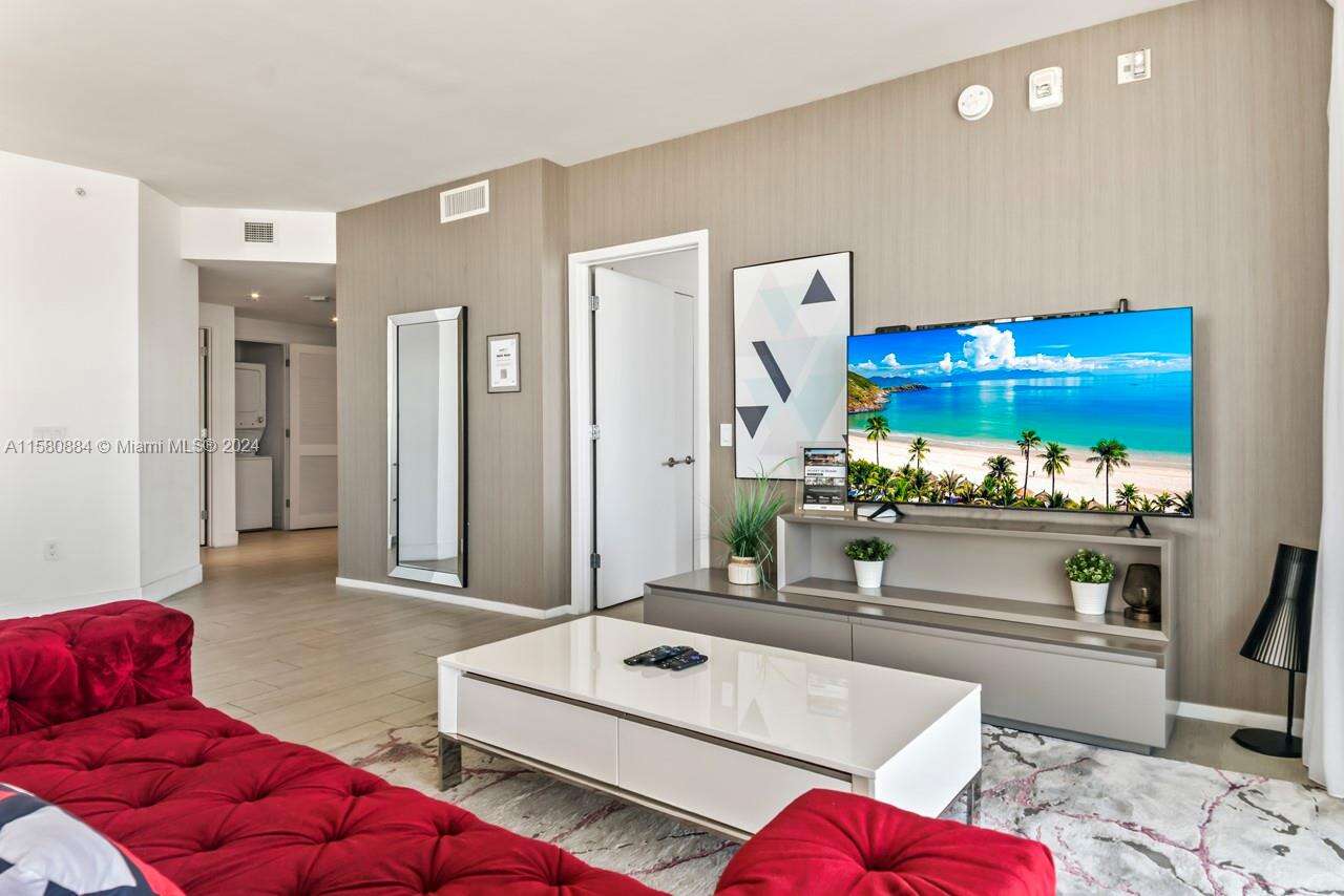 Hyde Beach House at 4010 Ocean Dr, Hollywood, FL 33019 - For Rent photo 13