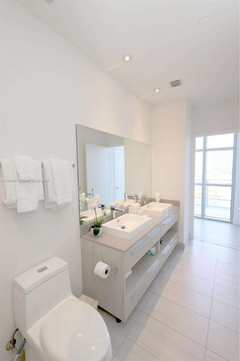 Hyde Beach House at 4010 Ocean Dr, Hollywood, FL 33019 - For Rent photo 13