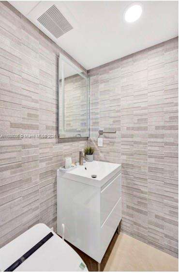 Sian Ocean Residences at 4001 Ocean Dr, Hollywood, FL 33019 - For Rent photo 21
