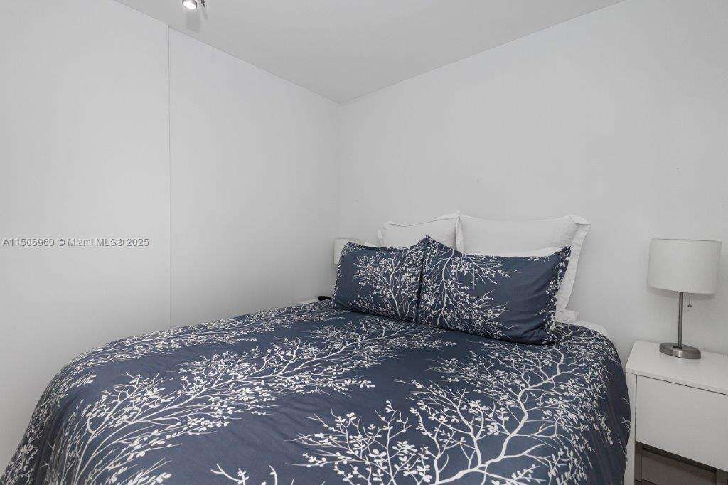 Roney Palace at 2301 Collins Ave, Miami Beach, FL 33139 - For Rent photo 18