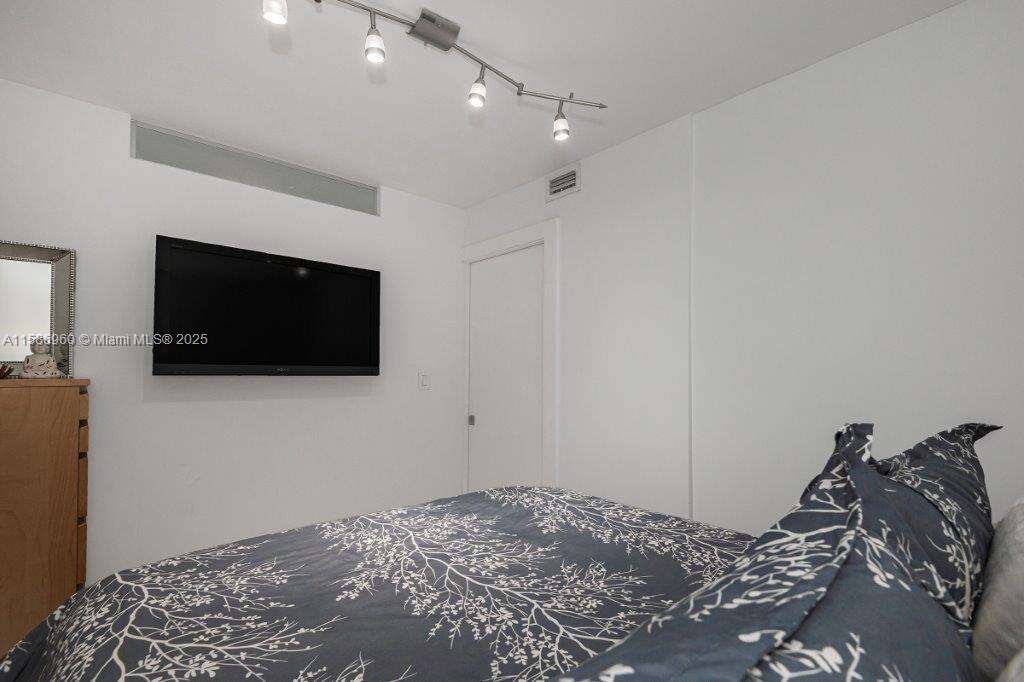 Roney Palace at 2301 Collins Ave, Miami Beach, FL 33139 - For Rent photo 19