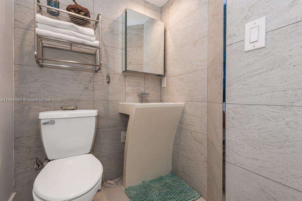 Roney Palace at 2301 Collins Ave, Miami Beach, FL 33139 - For Rent photo 21
