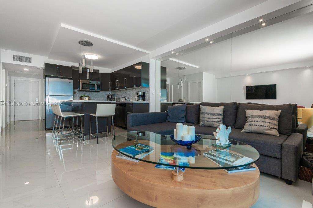 Roney Palace at 2301 Collins Ave, Miami Beach, FL 33139 - For Rent photo 10