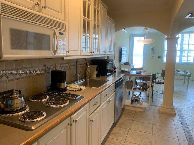 Decoplage at 100 Lincoln Rd, Miami Beach, FL 33139 - For Rent photo 1