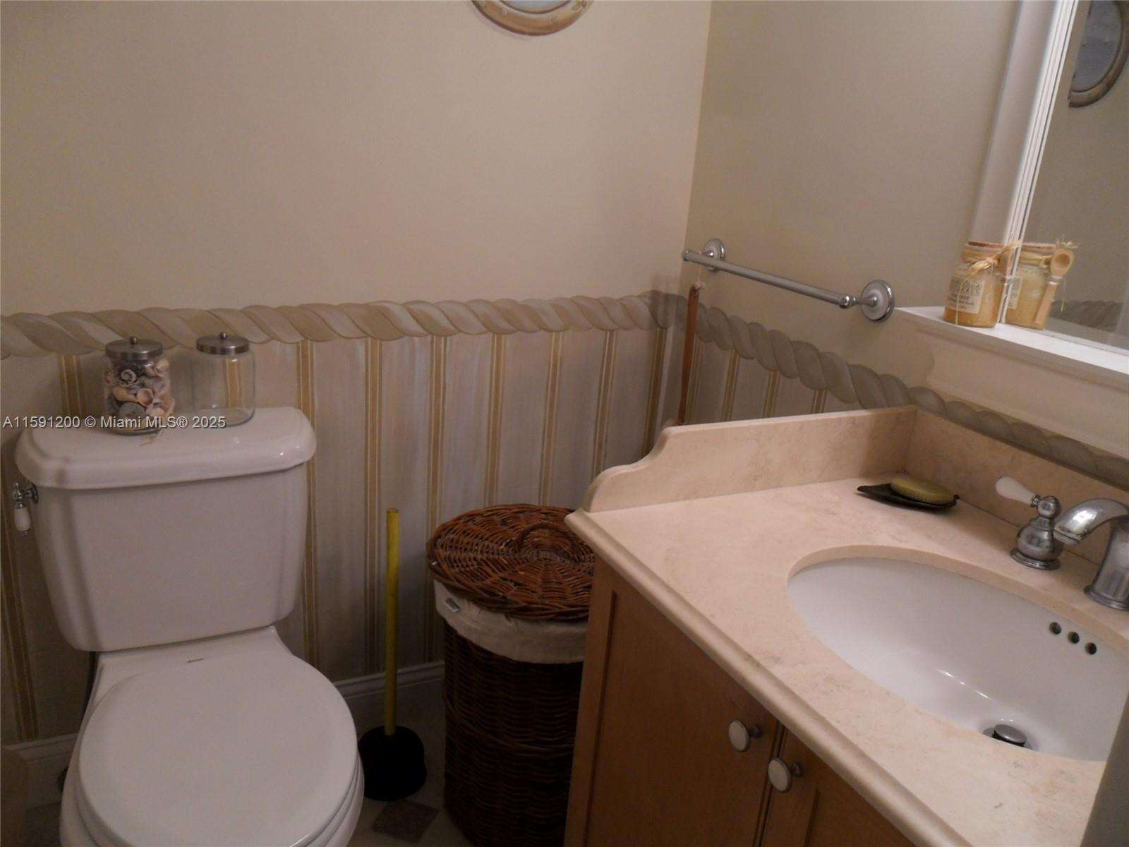 Decoplage at 100 Lincoln Rd, Miami Beach, FL 33139 - For Rent photo 7