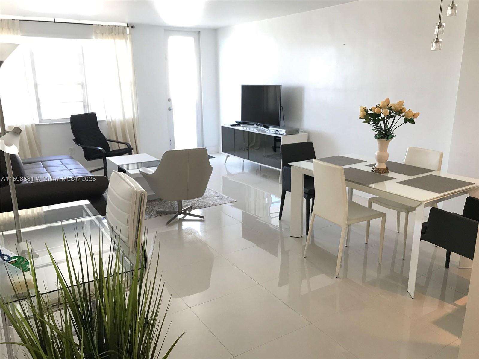 Decoplage at 100 Lincoln Rd, Miami Beach, FL 33139 - For Rent photo 13