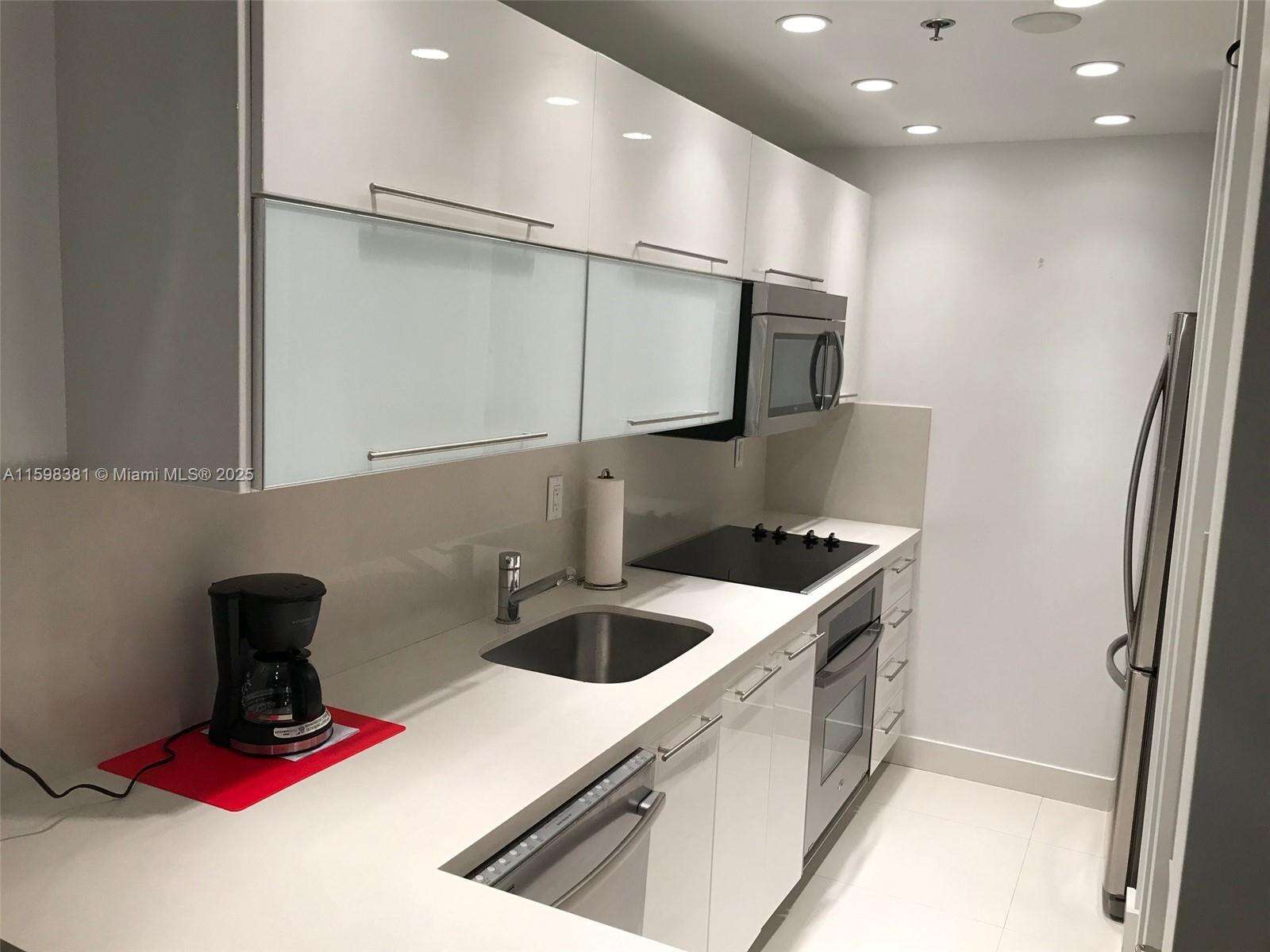 Decoplage at 100 Lincoln Rd, Miami Beach, FL 33139 - For Rent photo 7