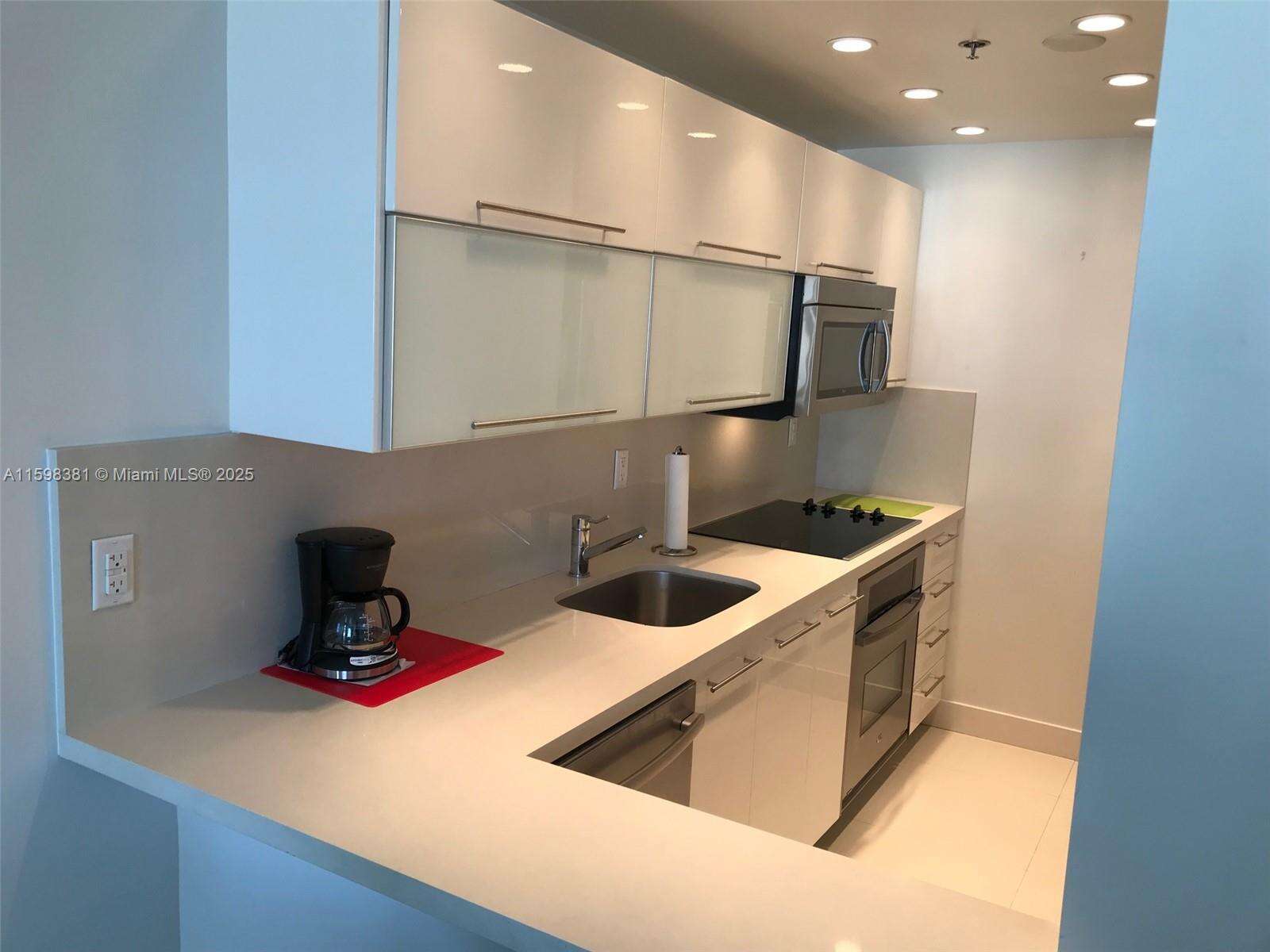 Decoplage at 100 Lincoln Rd, Miami Beach, FL 33139 - For Rent photo 9