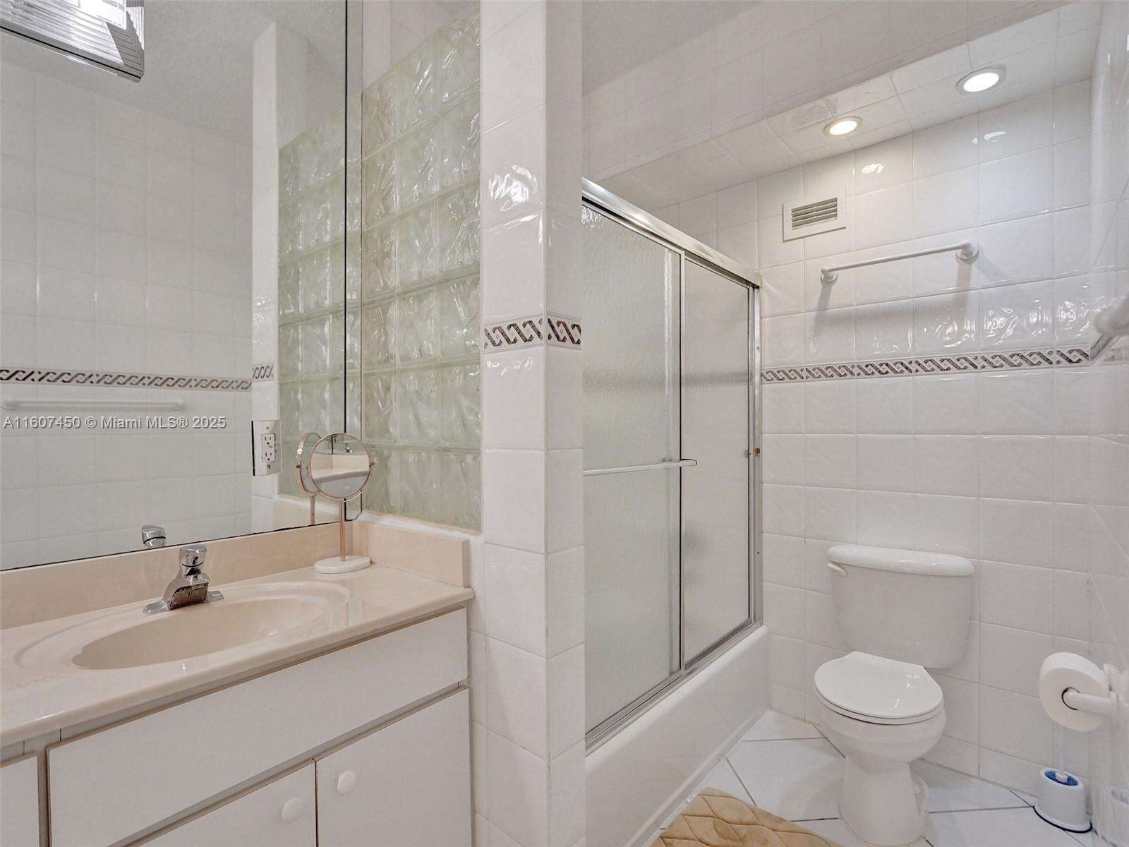 Sea Air Towers at 3725 Ocean Dr, Hollywood, FL 33019 - For Rent photo 14
