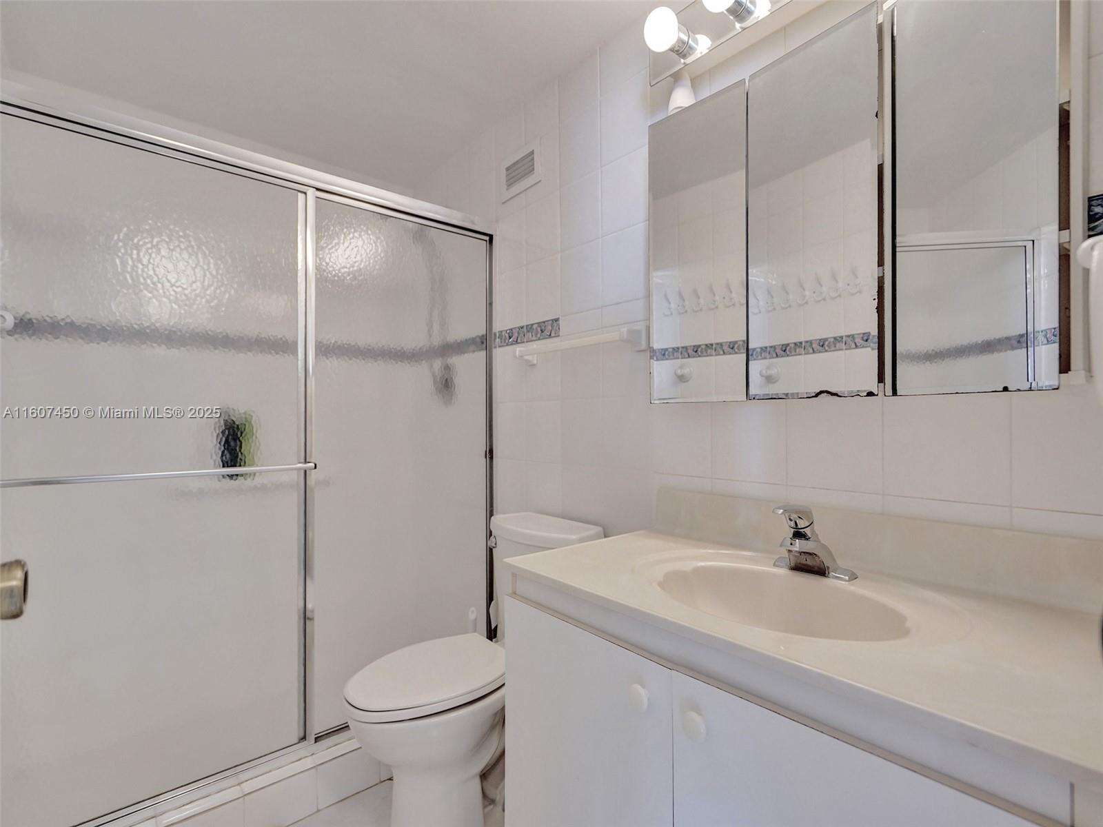 Sea Air Towers at 3725 Ocean Dr, Hollywood, FL 33019 - For Rent photo 17