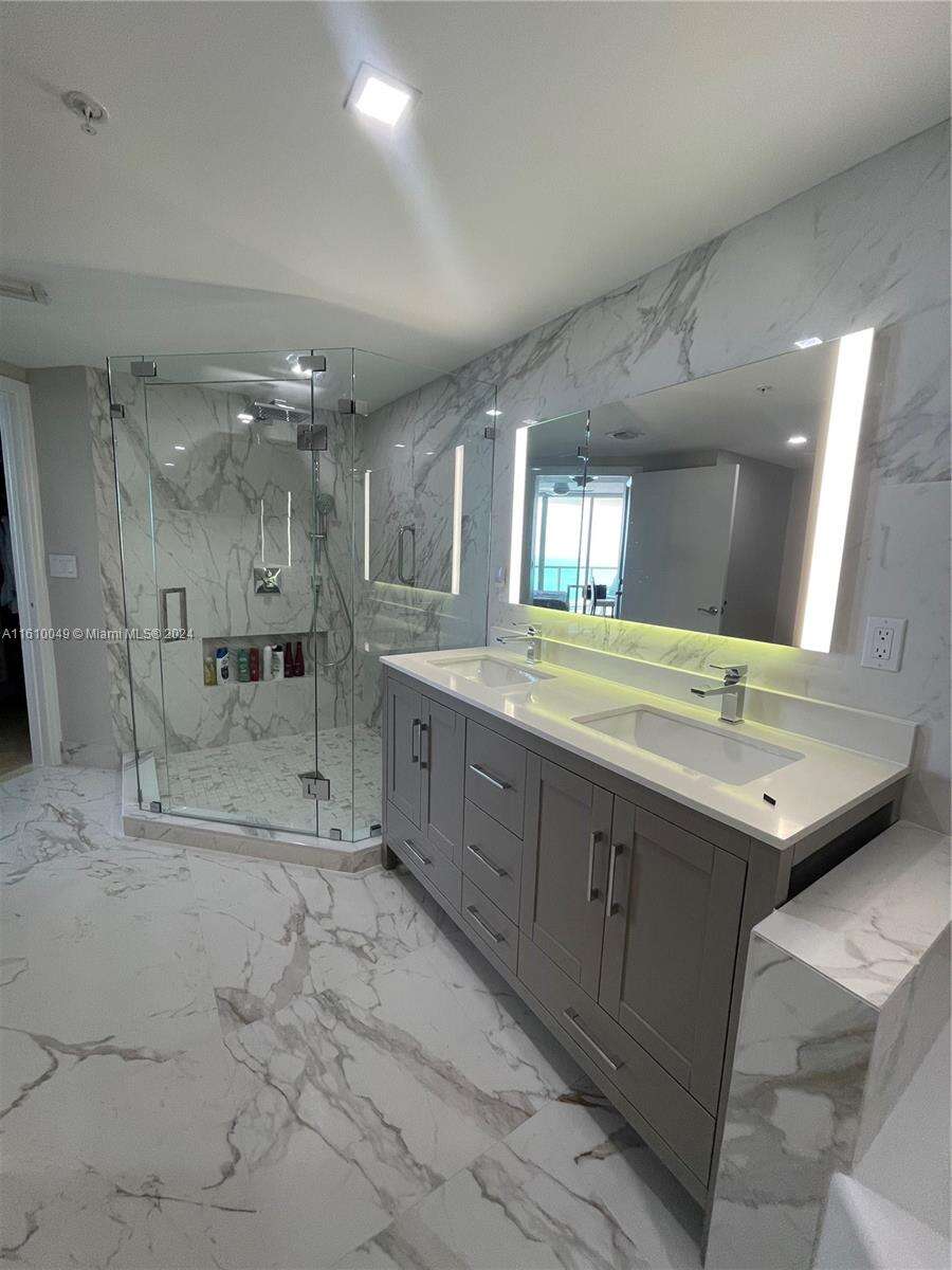 La Perla at 16699 Collins Ave, Sunny Isles Beach, FL 33160 - For Rent photo 3