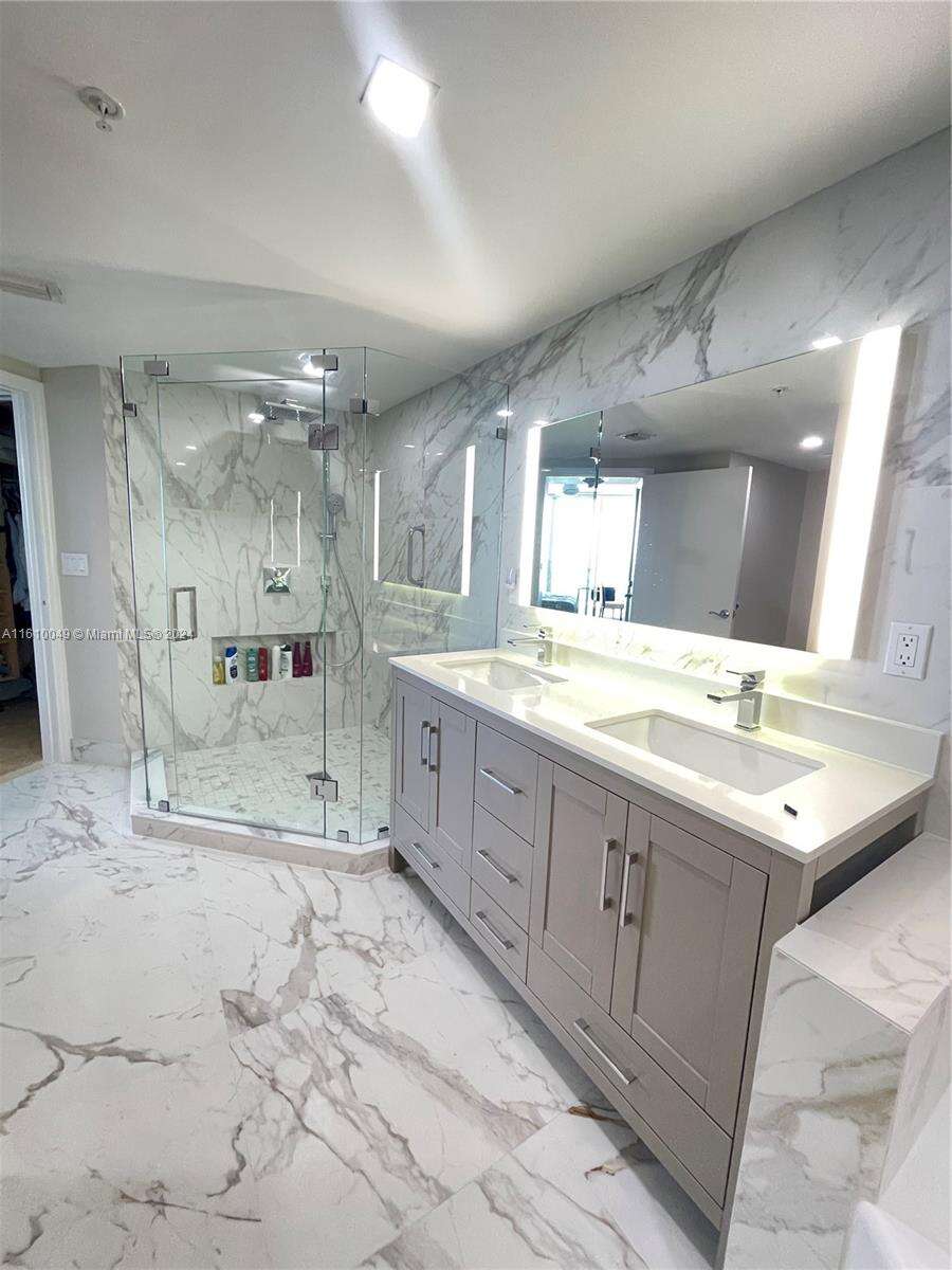 La Perla at 16699 Collins Ave, Sunny Isles Beach, FL 33160 - For Rent photo 4
