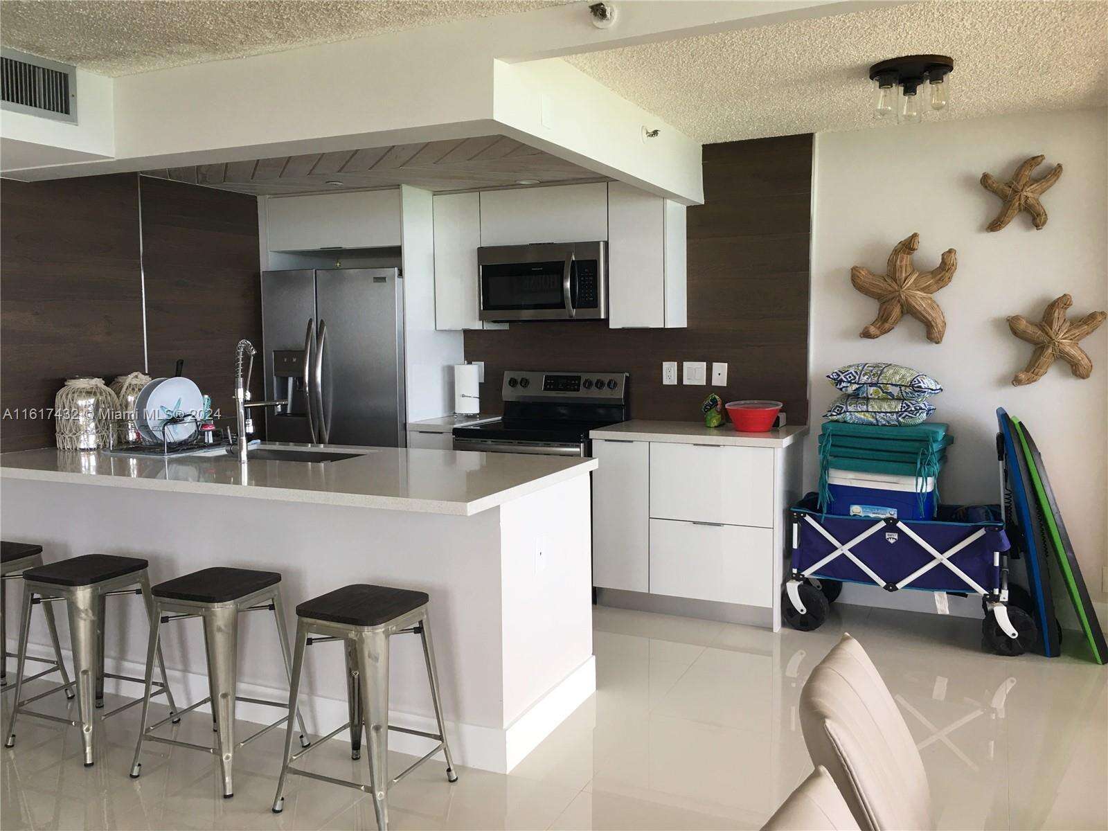 Club Atlantis at 2555 Collins Ave, Miami Beach, FL 33140 - For Rent photo 4