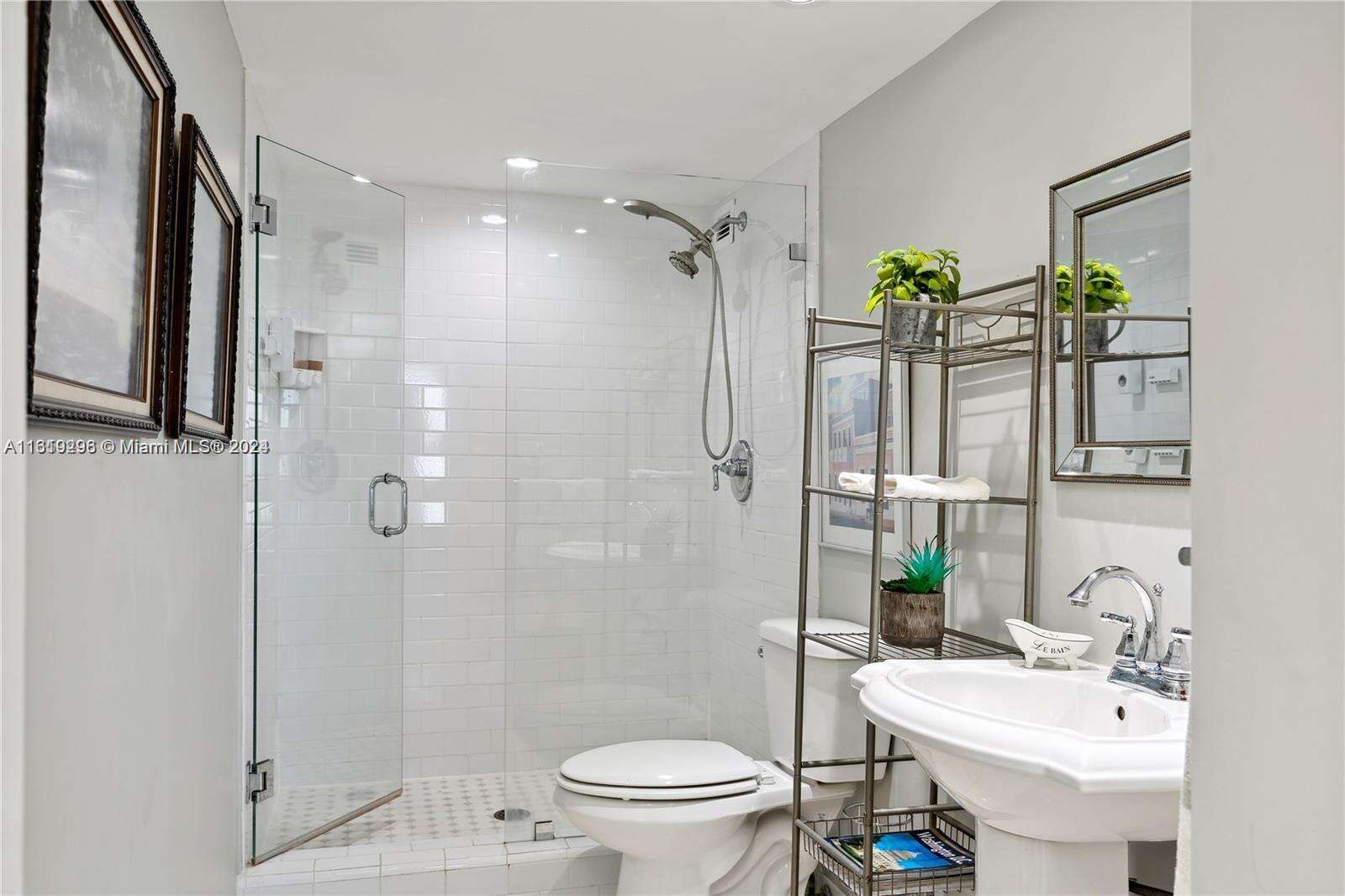 The Carriage House at 5401 Collins Ave, Miami Beach, FL 33140 - For Rent photo 30