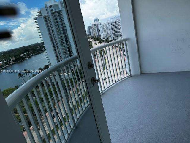 The Carriage House at 5401 Collins Ave, Miami Beach, FL 33140 - For Rent photo 32