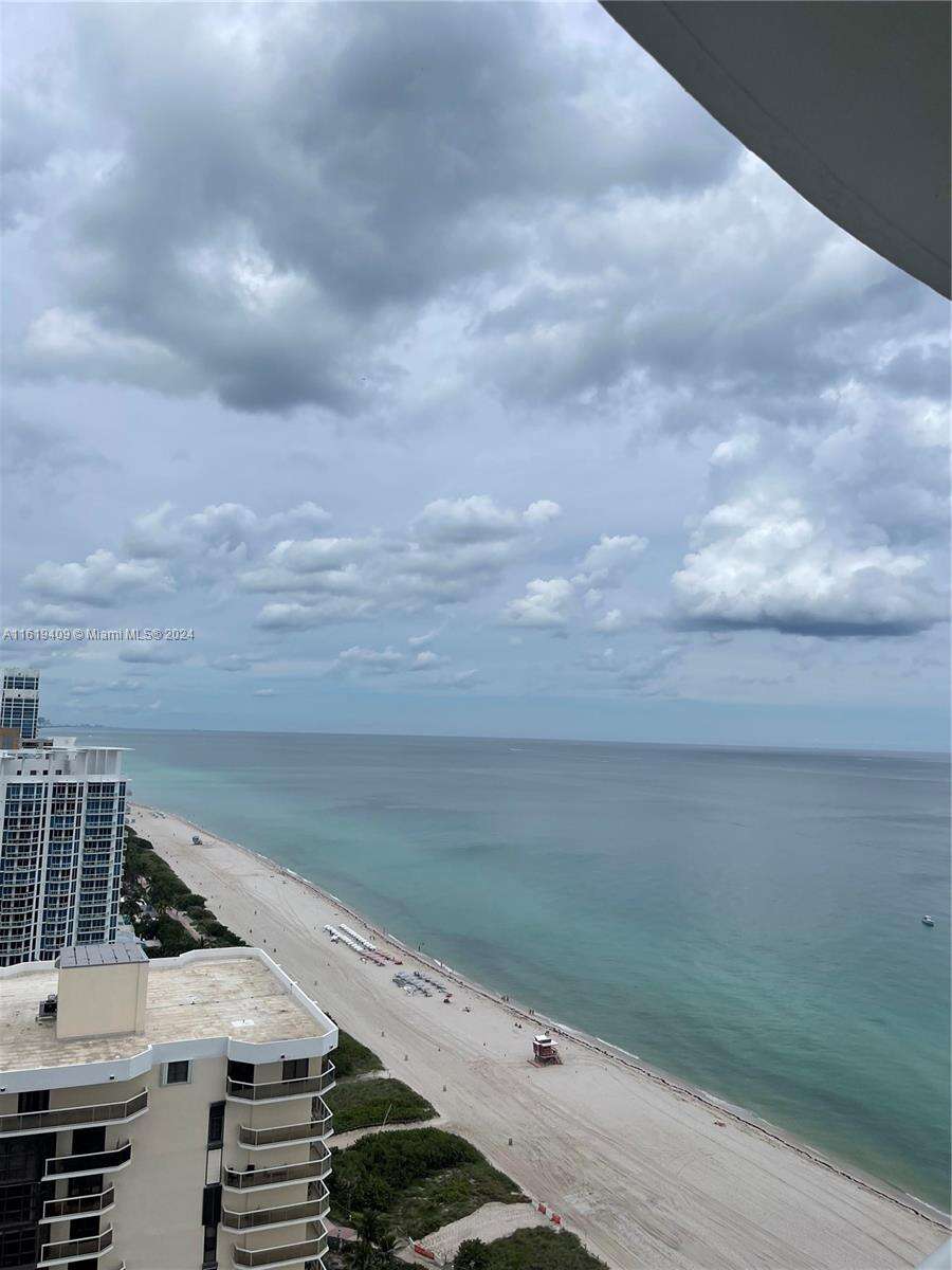 Akoya at 6365 Collins Ave, Miami Beach, FL 33141 - For Rent photo 15