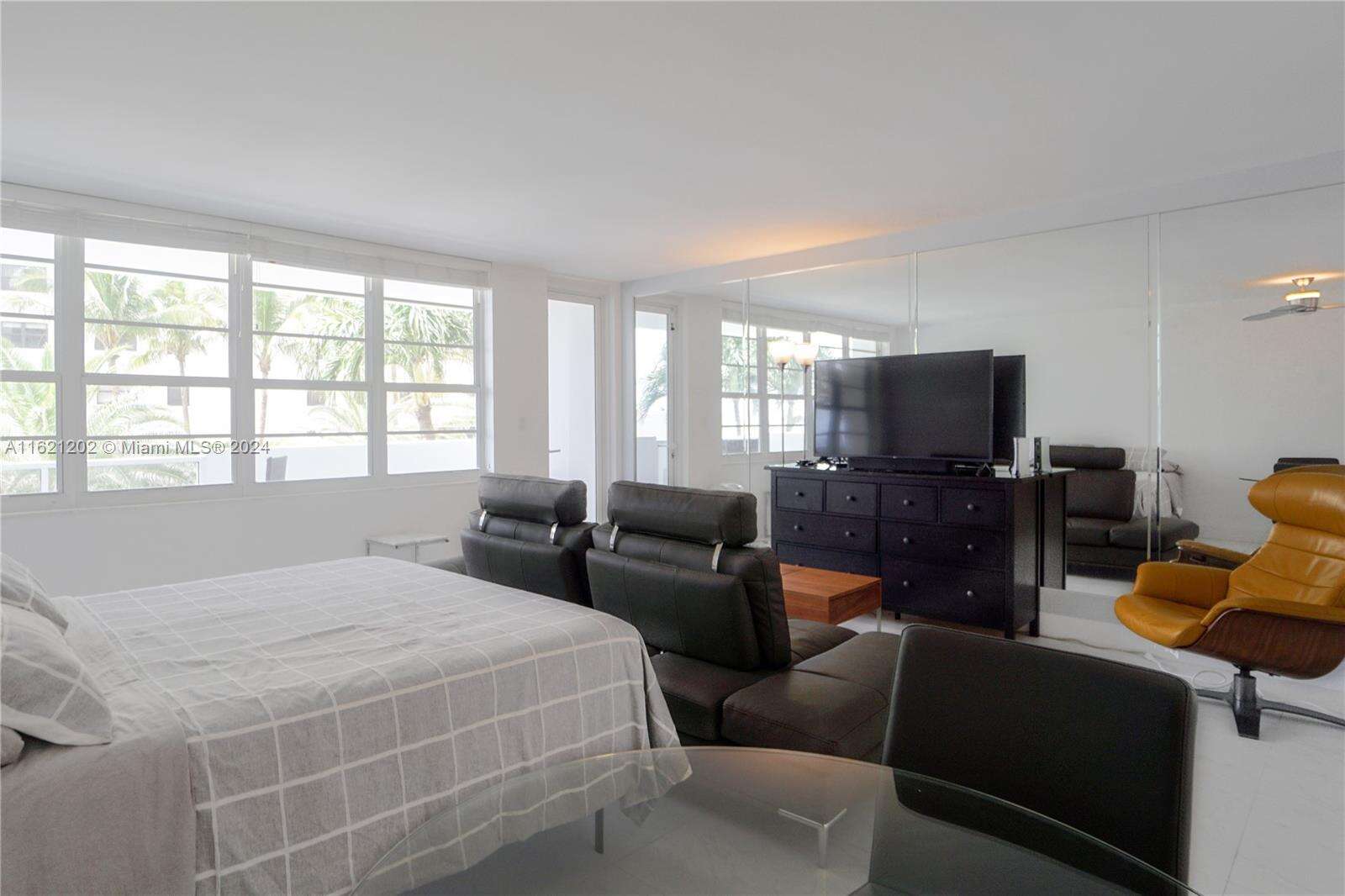 Decoplage at 100 Lincoln Rd, Miami Beach, FL 33139 - For Rent photo 4