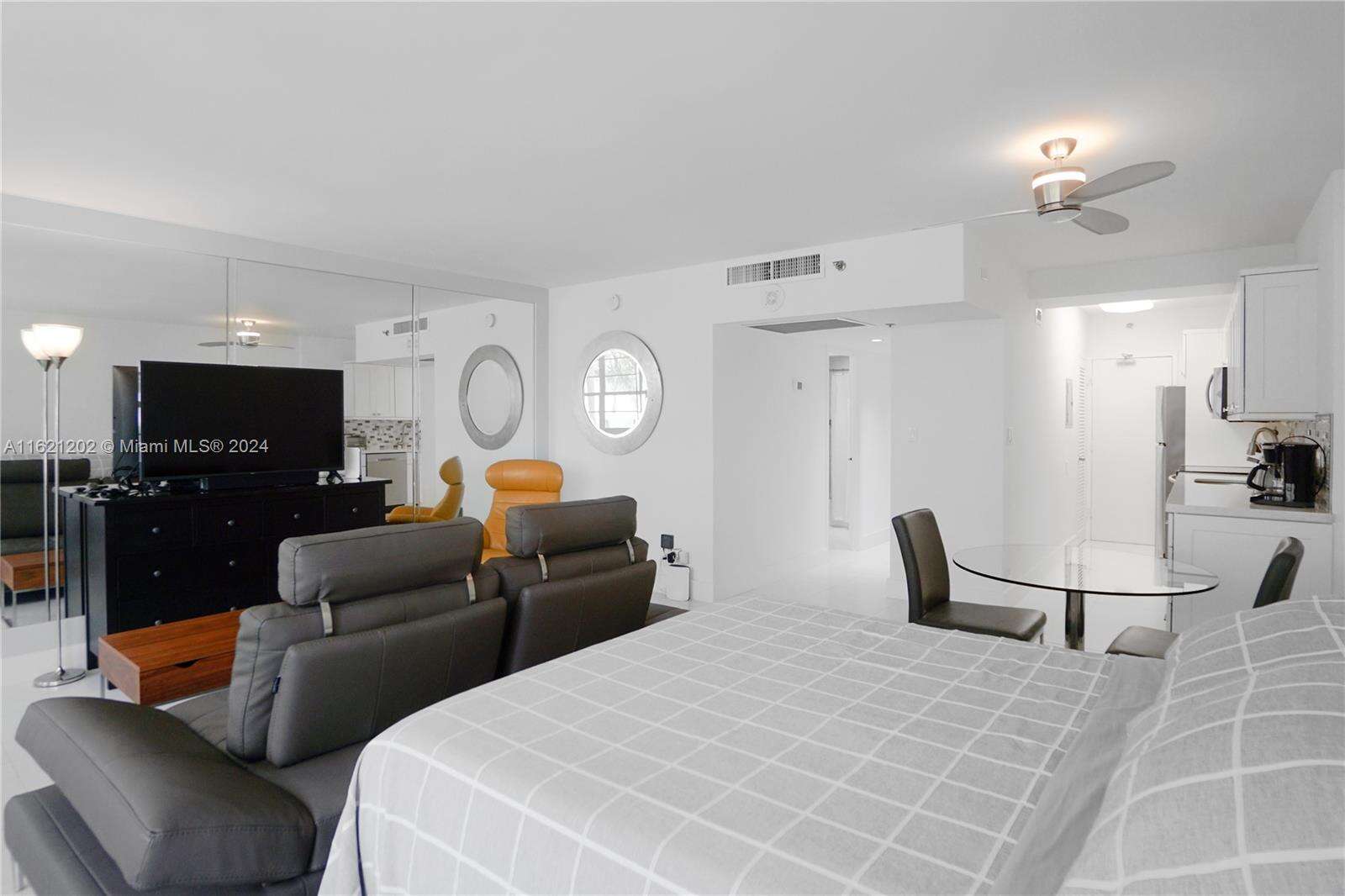 Decoplage at 100 Lincoln Rd, Miami Beach, FL 33139 - For Rent photo 6