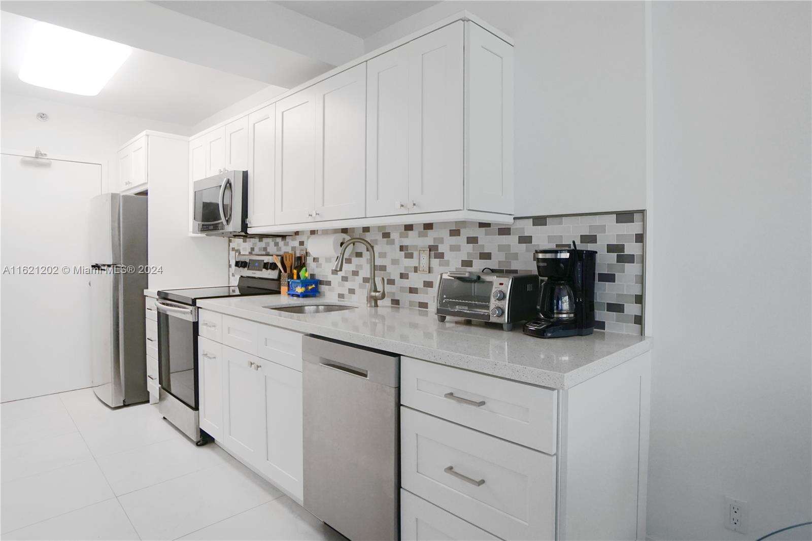 Decoplage at 100 Lincoln Rd, Miami Beach, FL 33139 - For Rent photo 7