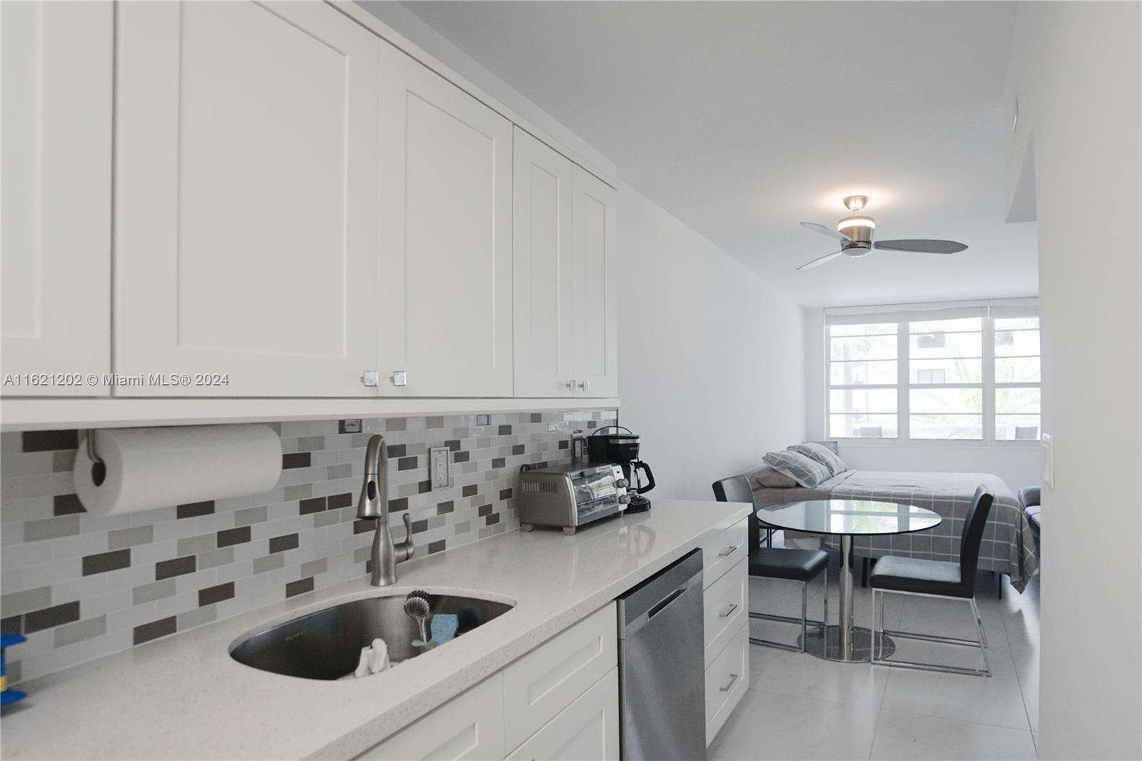 Decoplage at 100 Lincoln Rd, Miami Beach, FL 33139 - For Rent photo 8