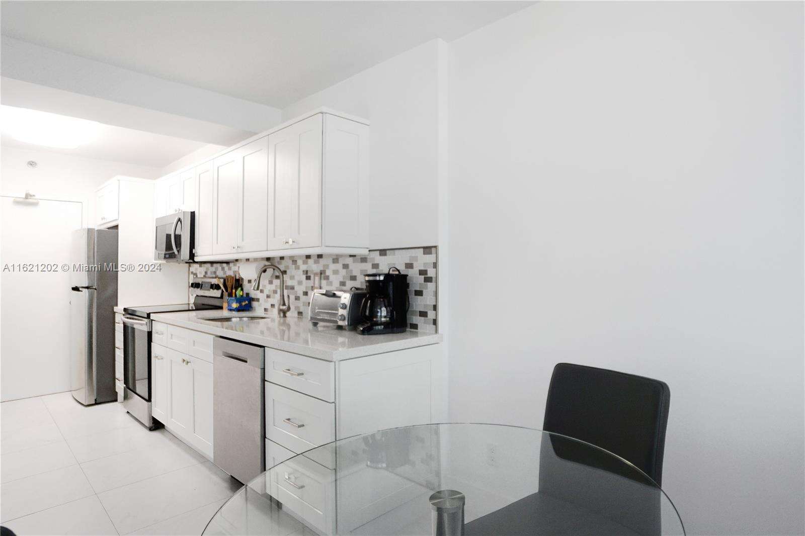 Decoplage at 100 Lincoln Rd, Miami Beach, FL 33139 - For Rent photo 9