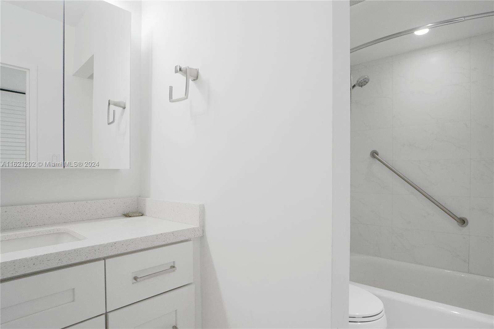 Decoplage at 100 Lincoln Rd, Miami Beach, FL 33139 - For Rent photo 10