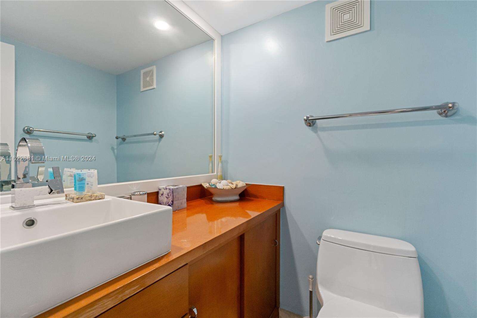 Decoplage at 100 Lincoln Rd, Miami Beach, FL 33139 - For Rent photo 19