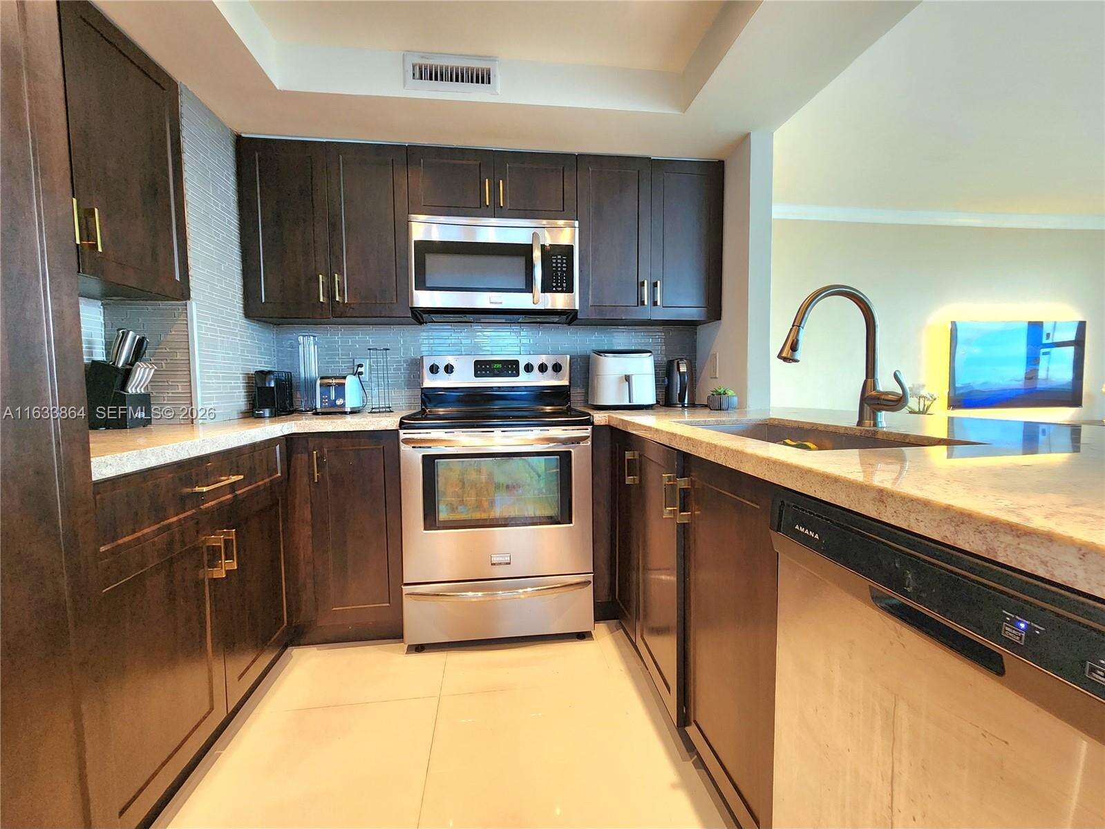 Alexander Towers at 3505 Ocean Dr, Hollywood, FL 33019 - For Rent photo 5