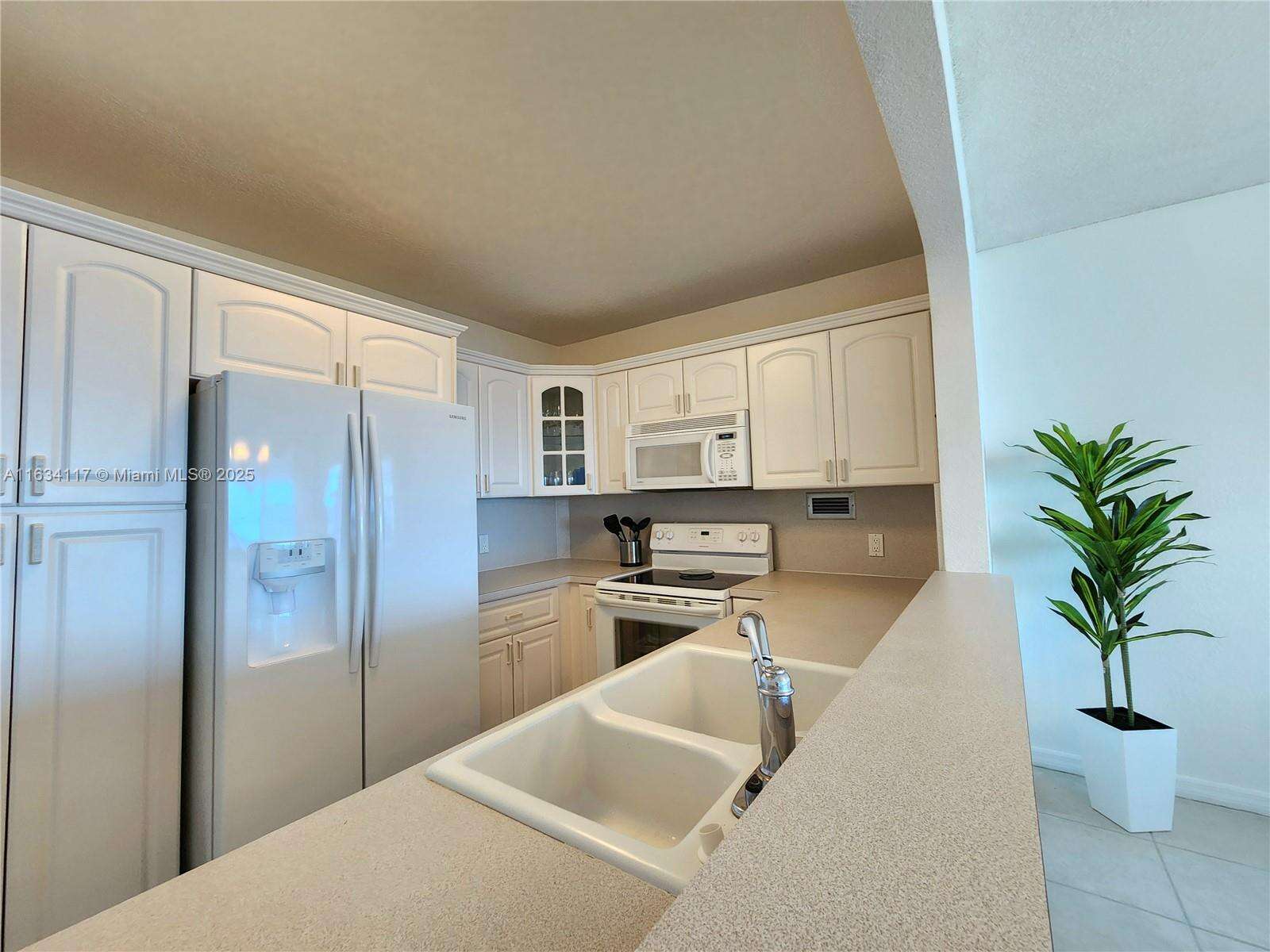 Alexander Towers at 3505 Ocean Dr, Hollywood, FL 33019 - For Rent photo 10