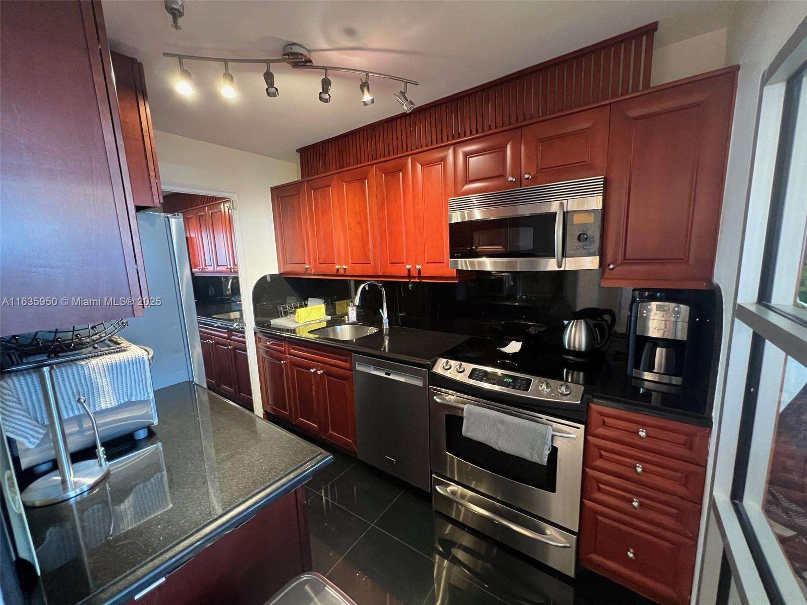 Decoplage at 100 Lincoln Rd, Miami Beach, FL 33139 - For Rent photo 13