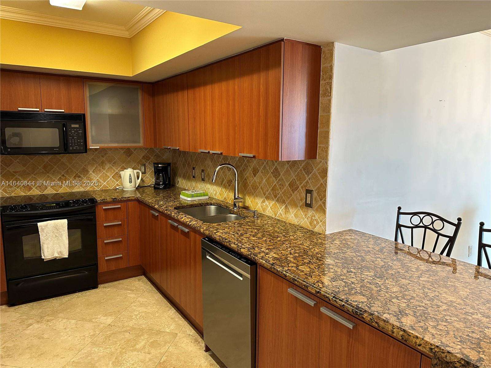 La Perla at 16699 Collins Ave, Sunny Isles Beach, FL 33160 - For Rent photo 20