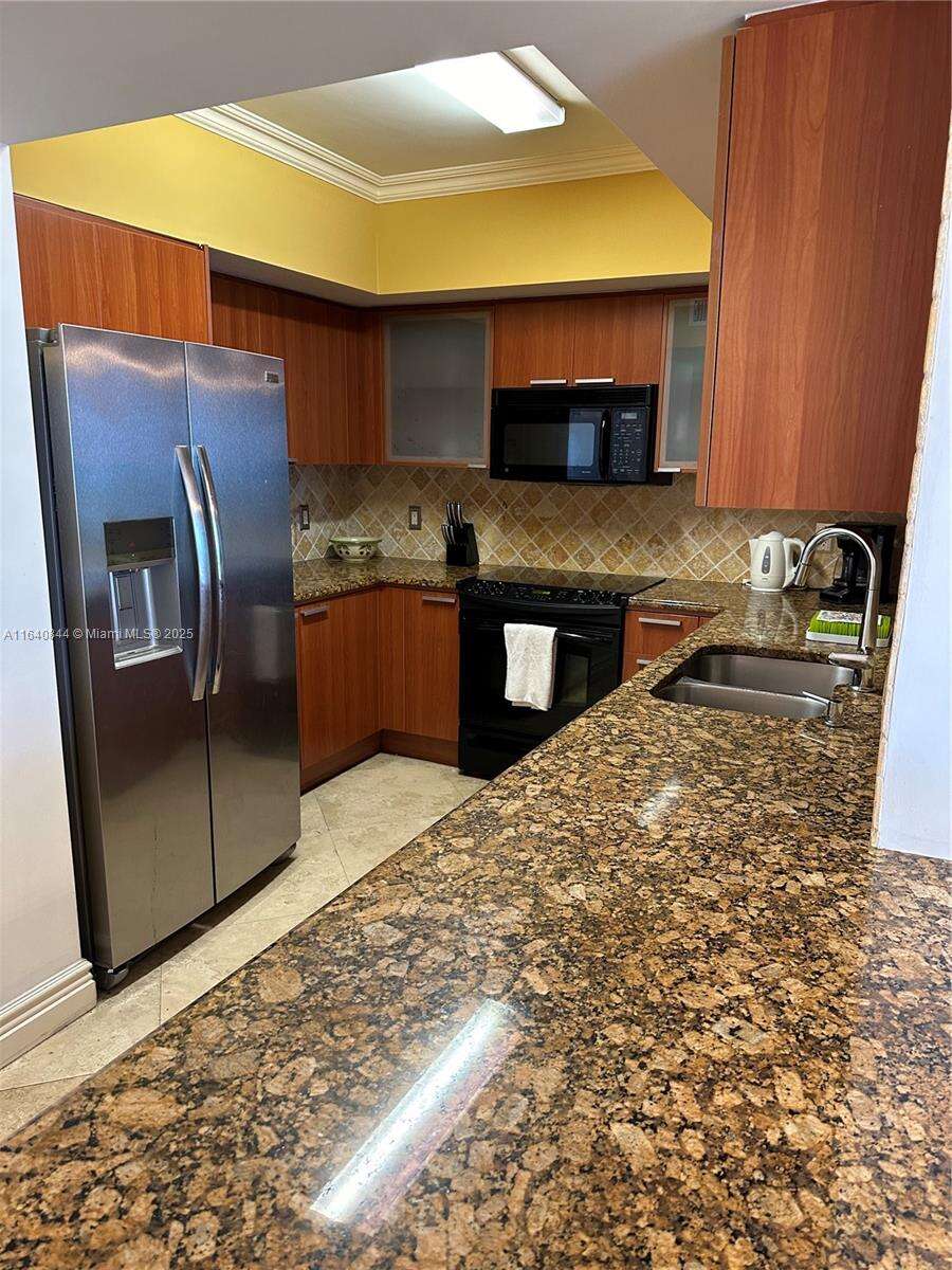 La Perla at 16699 Collins Ave, Sunny Isles Beach, FL 33160 - For Rent photo 21