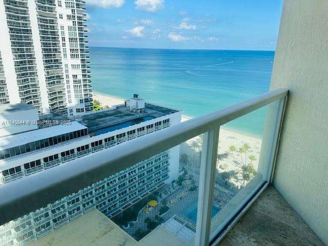 La Perla at 16699 Collins Ave, Sunny Isles Beach, FL 33160 - For Rent photo 28