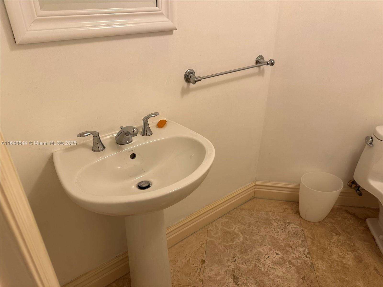 La Perla at 16699 Collins Ave, Sunny Isles Beach, FL 33160 - For Rent photo 33