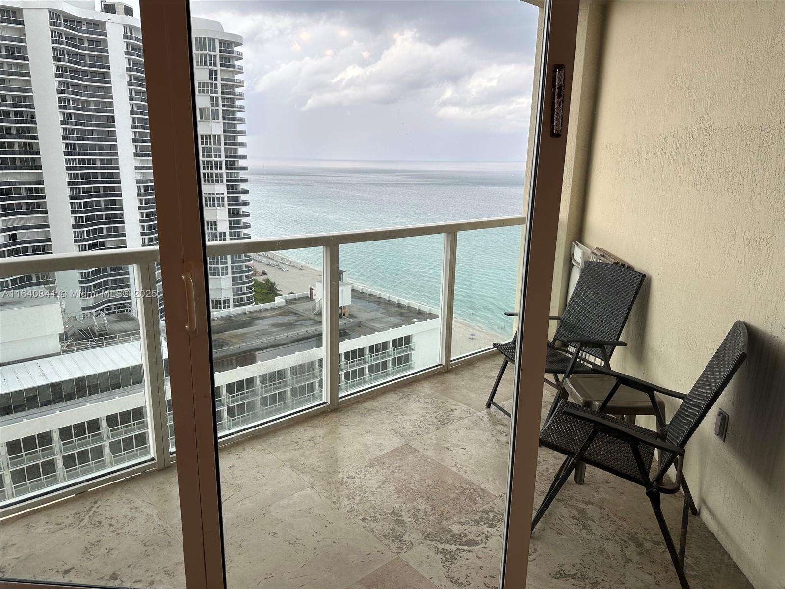 La Perla at 16699 Collins Ave, Sunny Isles Beach, FL 33160 - For Rent photo 36