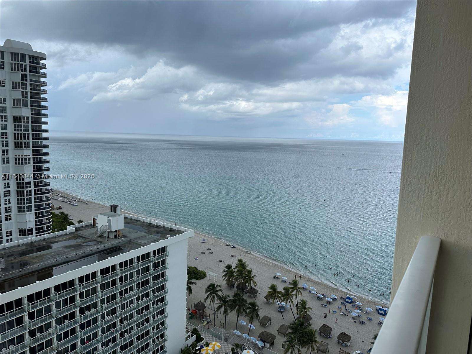 La Perla at 16699 Collins Ave, Sunny Isles Beach, FL 33160 - For Rent photo 38