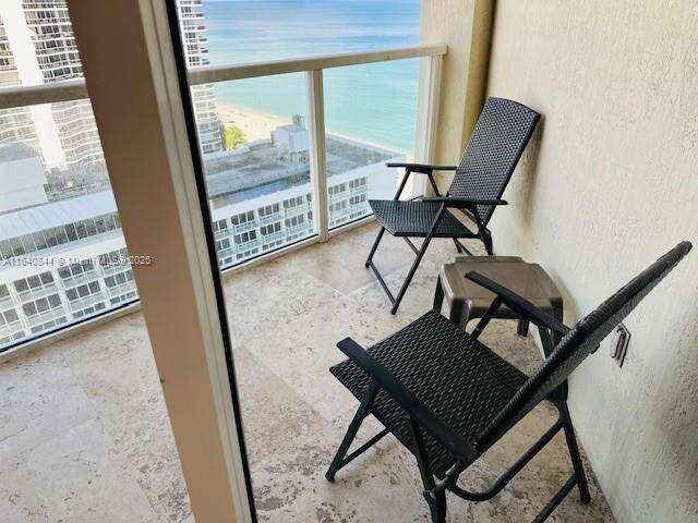 La Perla at 16699 Collins Ave, Sunny Isles Beach, FL 33160 - For Rent photo 39