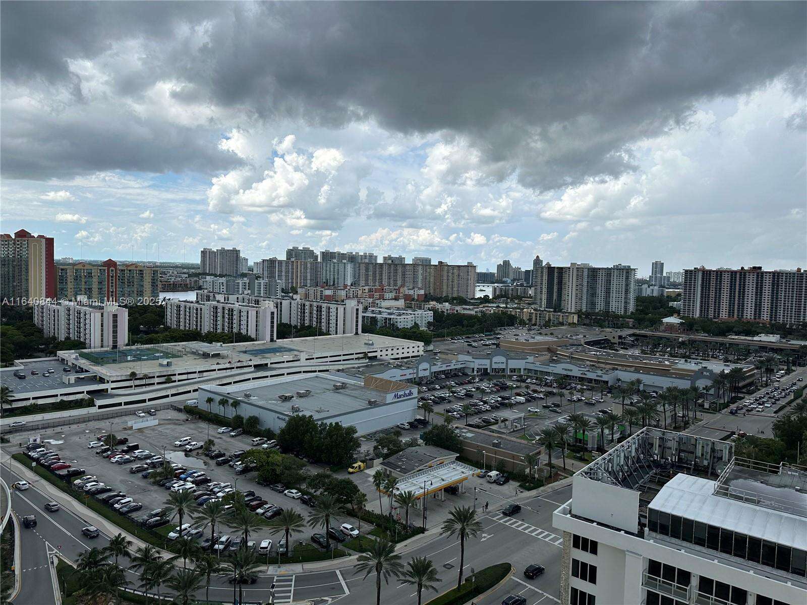 La Perla at 16699 Collins Ave, Sunny Isles Beach, FL 33160 - For Rent photo 40