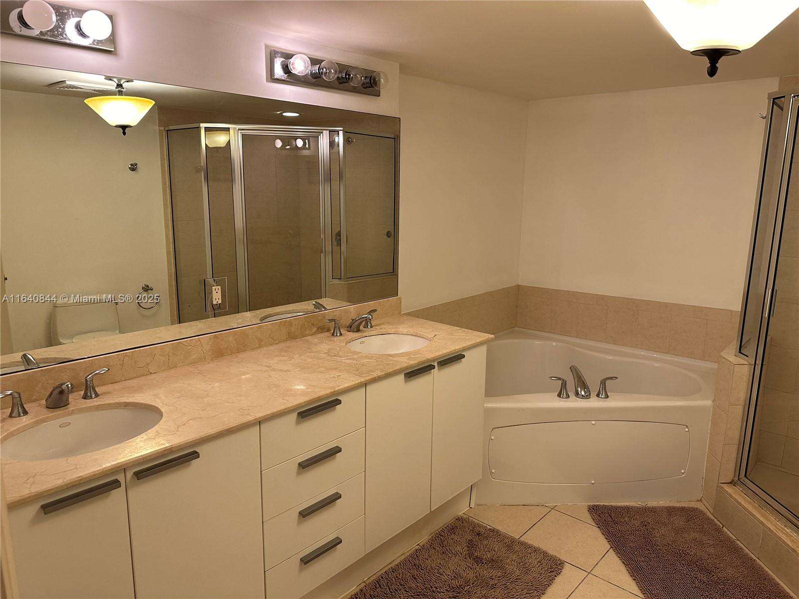 La Perla at 16699 Collins Ave, Sunny Isles Beach, FL 33160 - For Rent photo 43