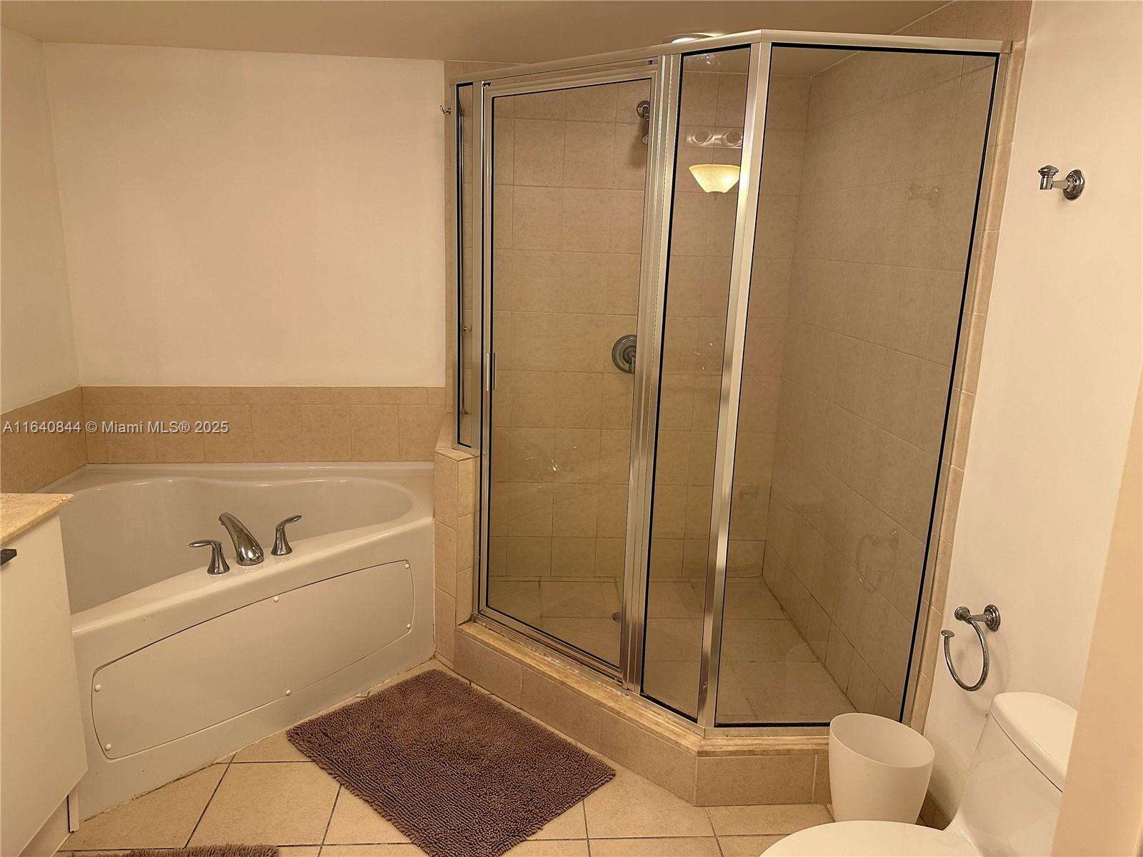 La Perla at 16699 Collins Ave, Sunny Isles Beach, FL 33160 - For Rent photo 44