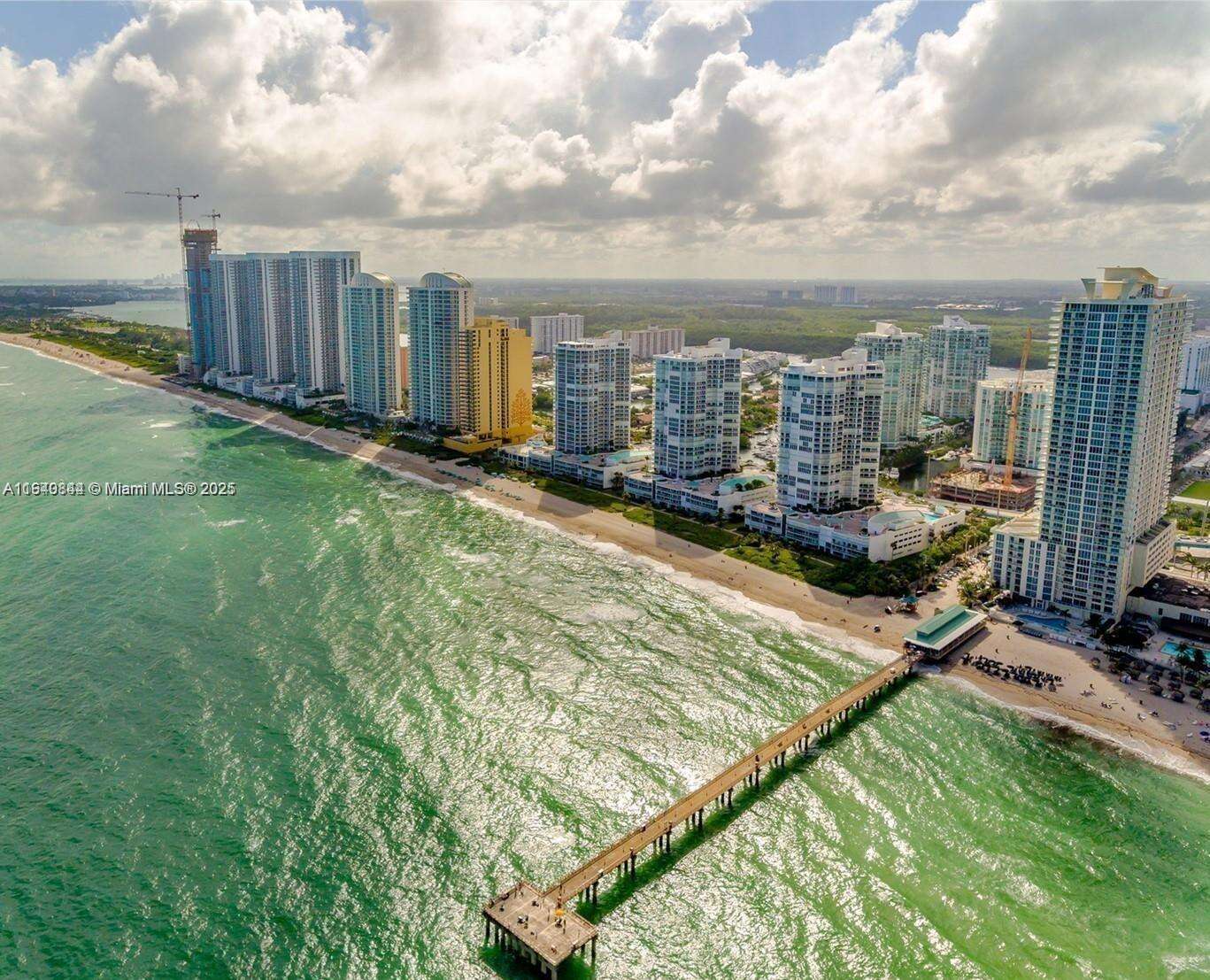 La Perla at 16699 Collins Ave, Sunny Isles Beach, FL 33160 - For Rent photo 10