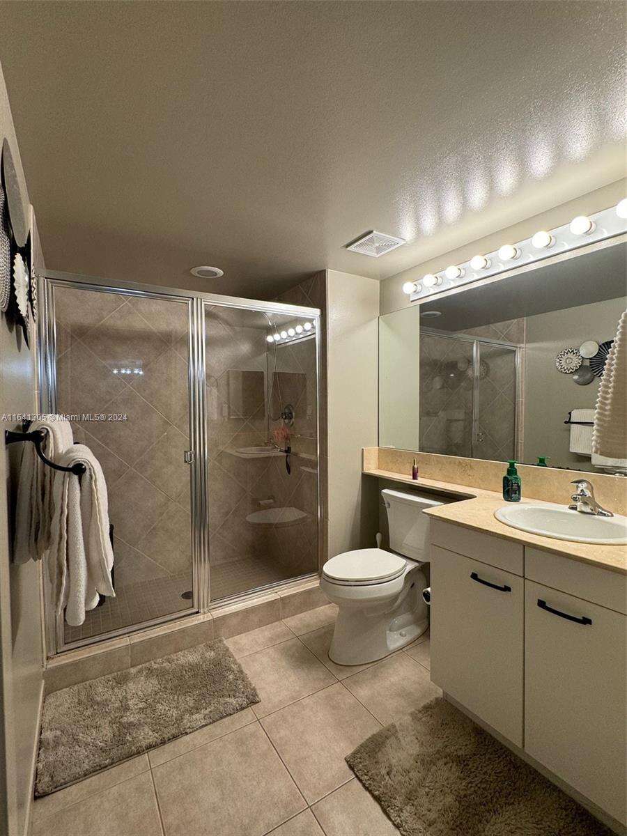 2080 Ocean Dr, Hallandale Beach, FL 33009 - For Rent photo 11