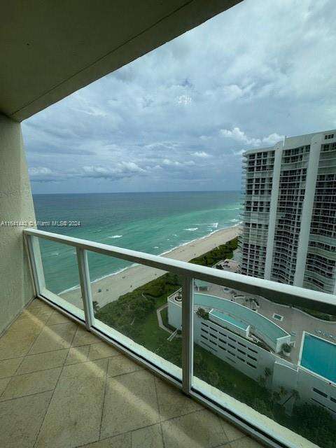 La Perla at 16699 Collins Ave, Sunny Isles Beach, FL 33160 - For Rent photo 3