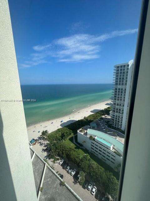La Perla at 16699 Collins Ave, Sunny Isles Beach, FL 33160 - For Rent photo 4