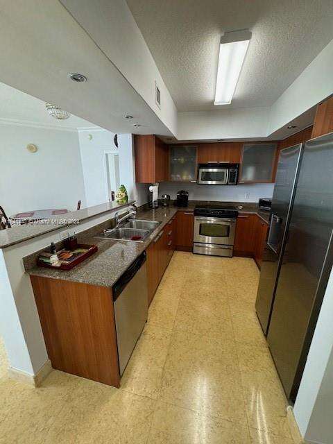 La Perla at 16699 Collins Ave, Sunny Isles Beach, FL 33160 - For Rent photo 10