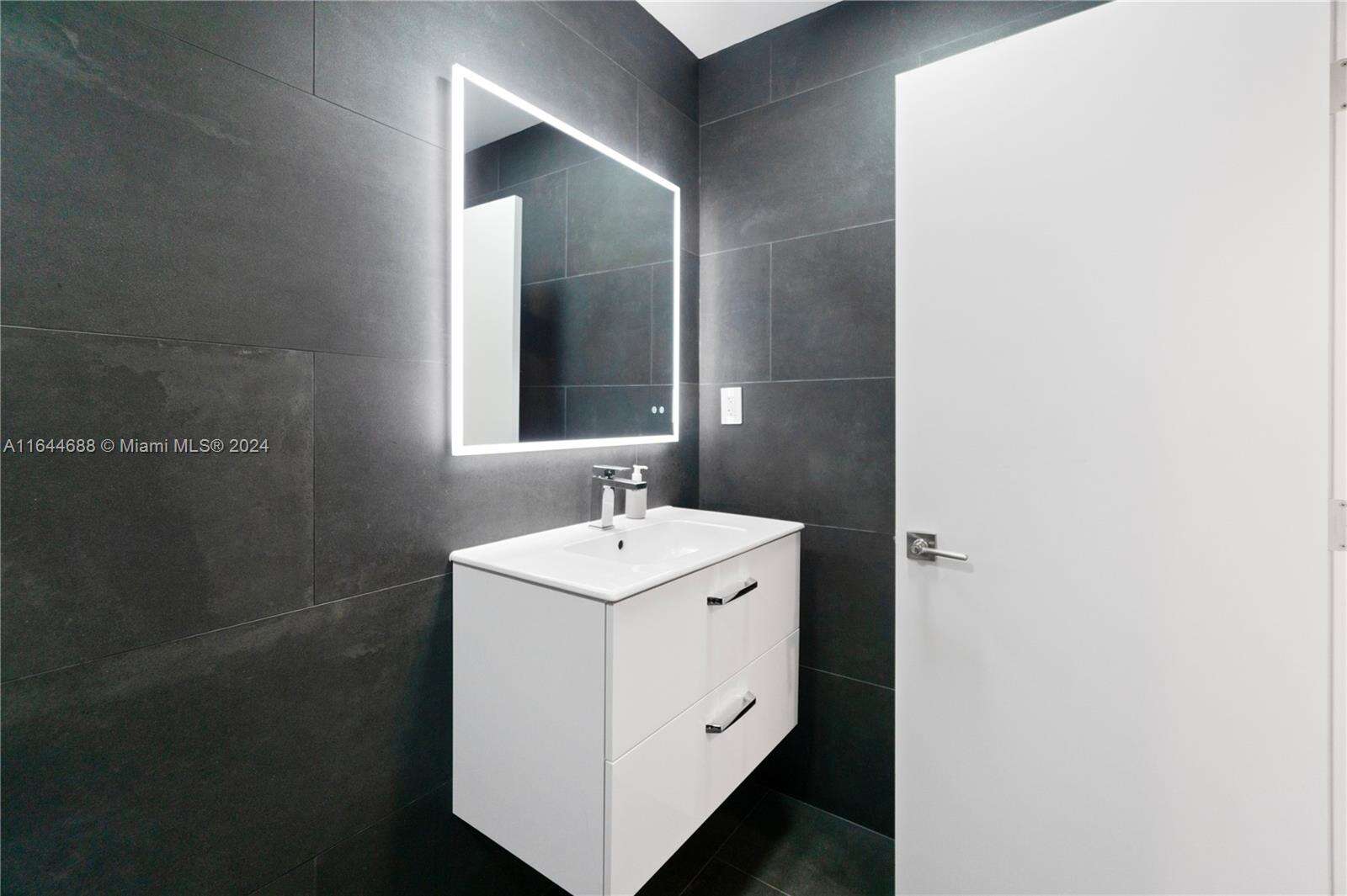 Decoplage at 100 Lincoln Rd, Miami Beach, FL 33139 - For Rent photo 11