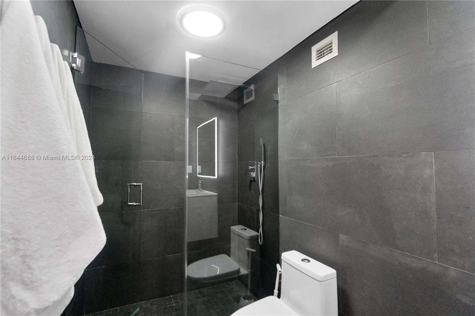 Decoplage at 100 Lincoln Rd, Miami Beach, FL 33139 - For Rent photo 12