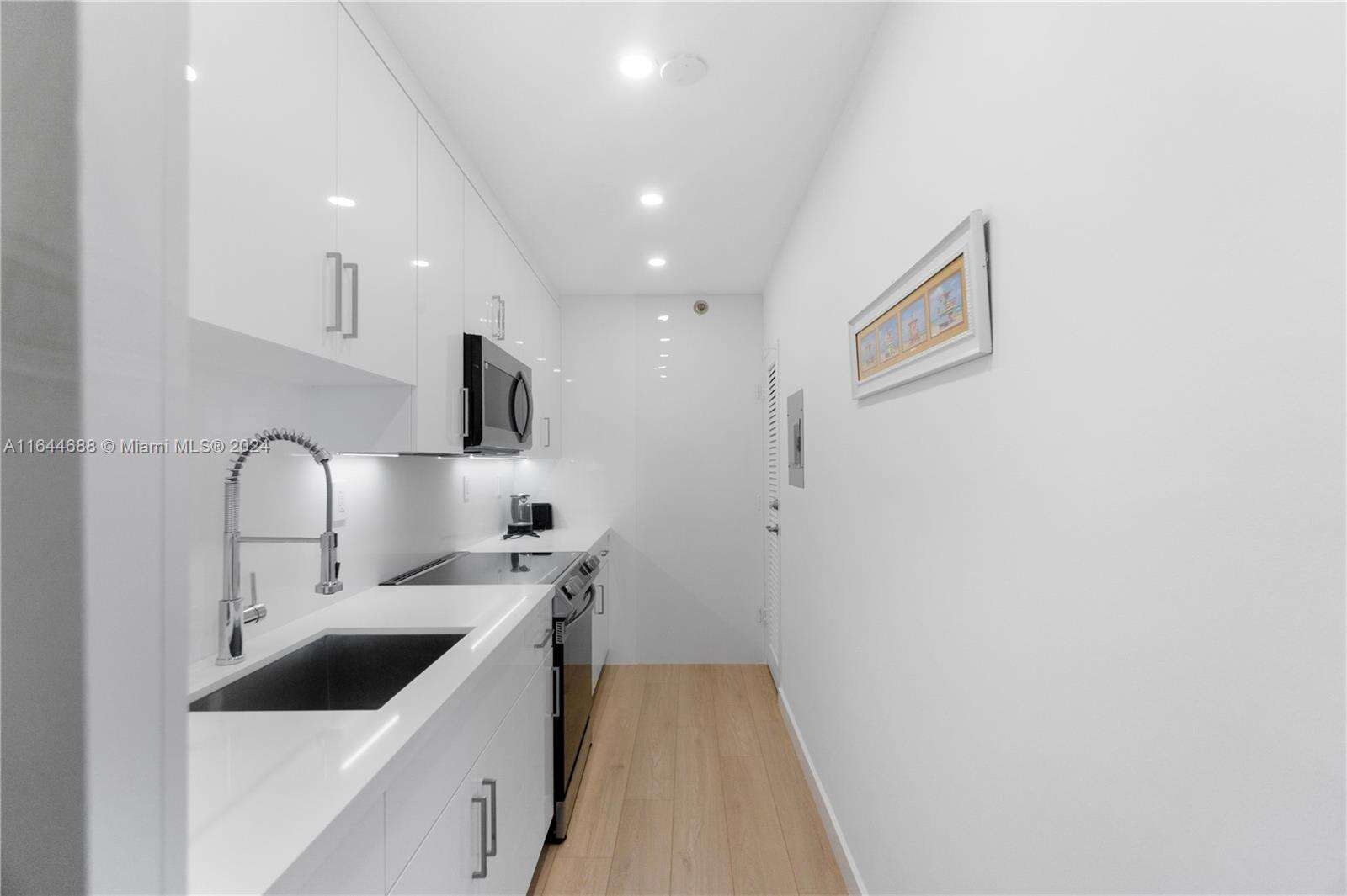 Decoplage at 100 Lincoln Rd, Miami Beach, FL 33139 - For Rent photo 21