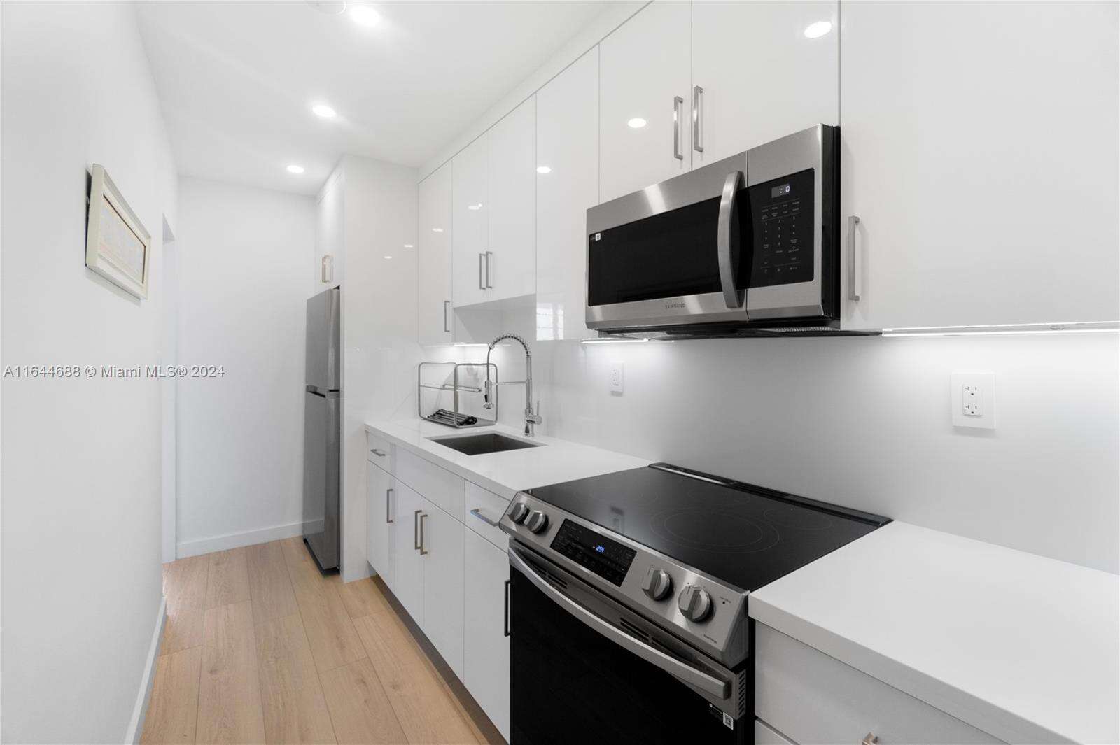 Decoplage at 100 Lincoln Rd, Miami Beach, FL 33139 - For Rent photo 22